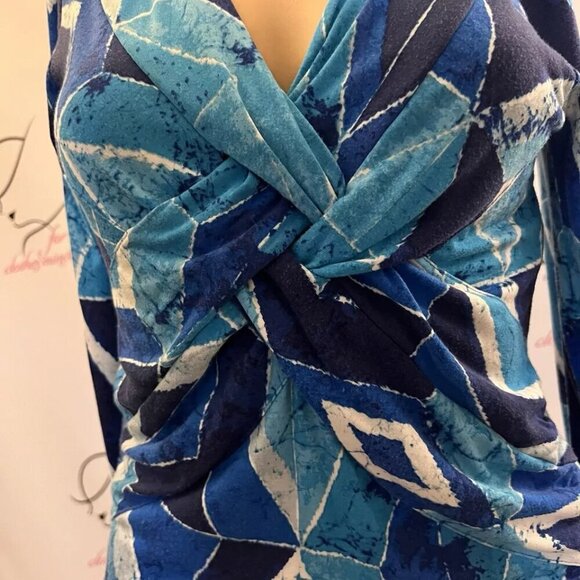 Cable & Gauge. Sz S. Twisted Front. Size Gathers. 3/4 Sleeve Rayon Blue. B18 - Picture 5 of 7